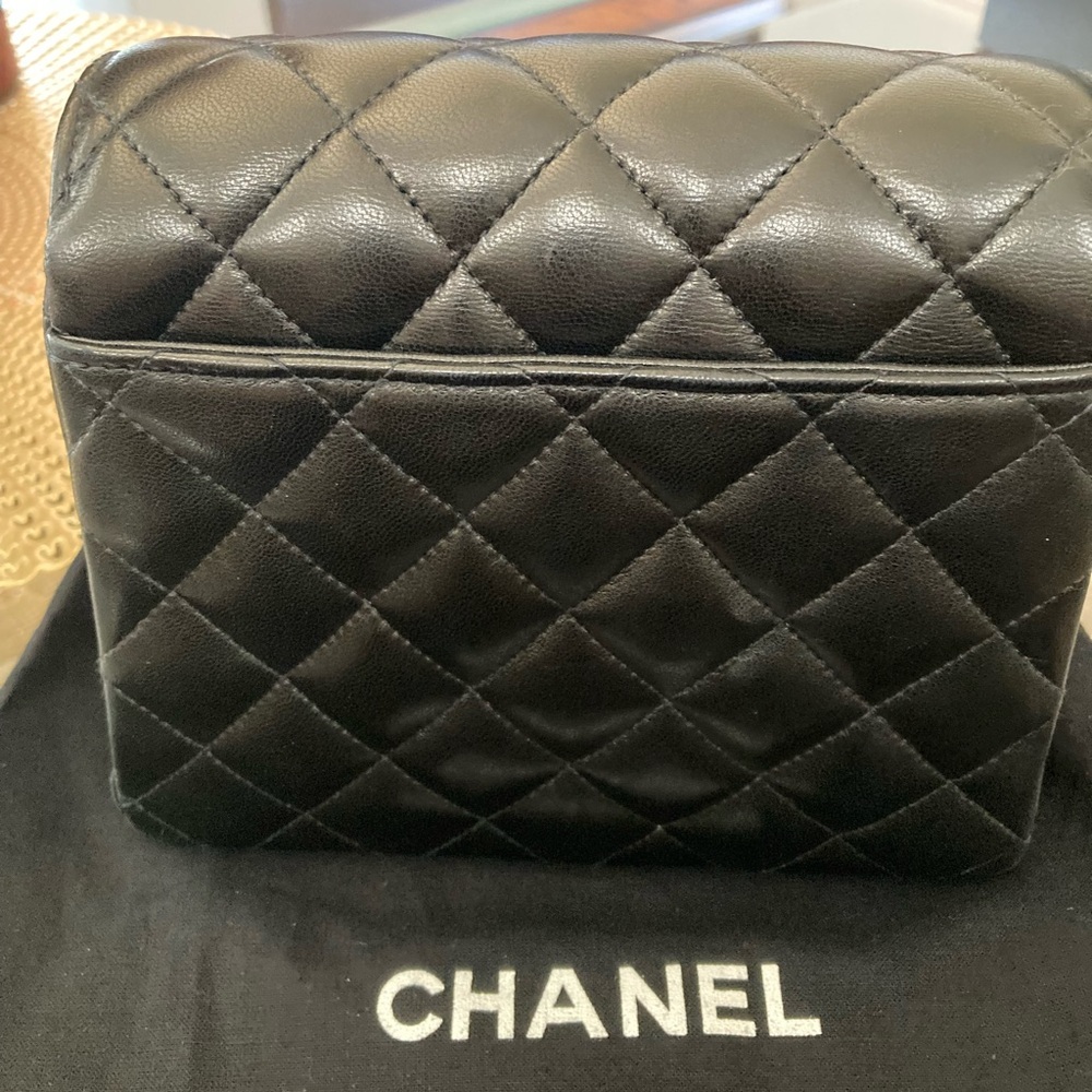 Pre-Loved Authentic CHANEL Black Leather Handbag - Picture 3 of 12